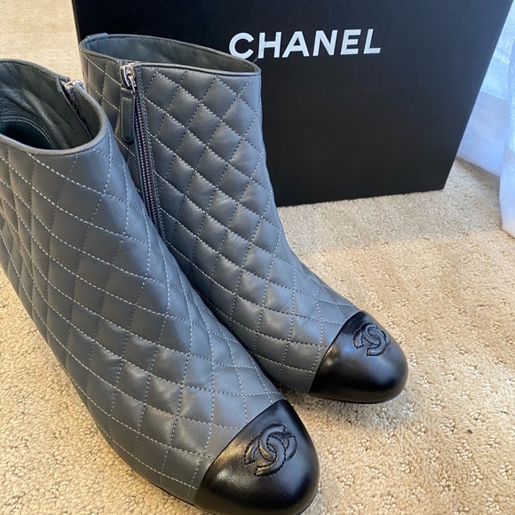 ✨SOLD✨Chanel Quilted Boots - Picture 1 of 7